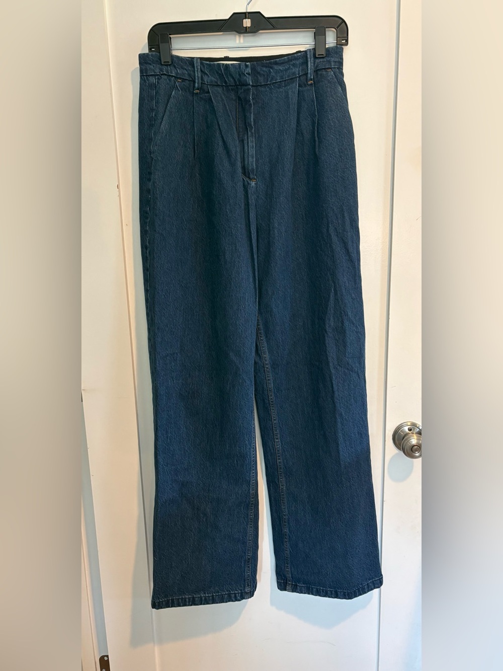 SOLD Abercrombie & Fitch Dark Wash Wide Leg Pleated Jeans Size 28/6 - Picture 2 of 10